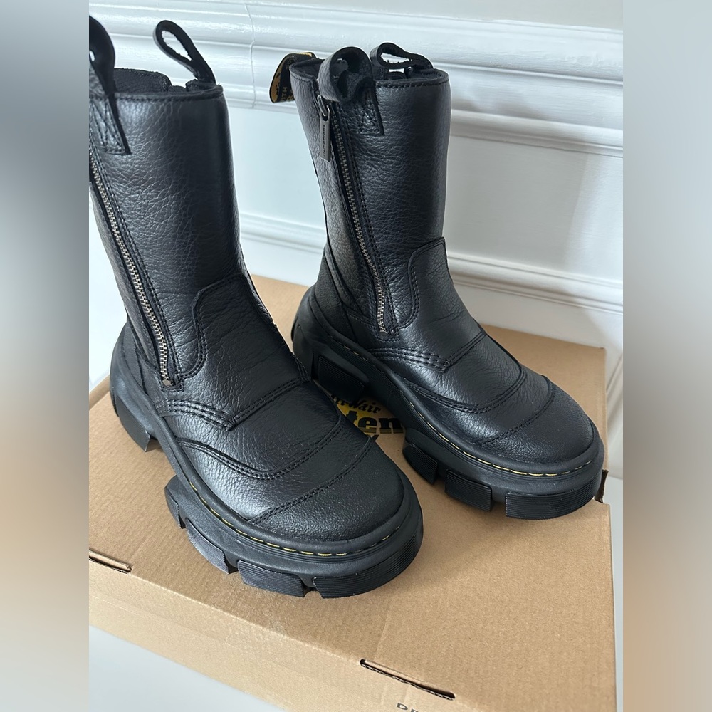 Dr Martens DMXL Rigger Leather Boots - Picture 2 of 4